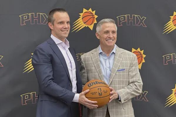 三巨頭走瞭倆，聯盟笑柄卻起飛瞭