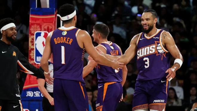 三巨頭走瞭倆，聯盟笑柄卻起飛瞭