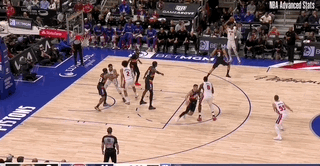 三巨頭走瞭倆，聯盟笑柄卻起飛瞭